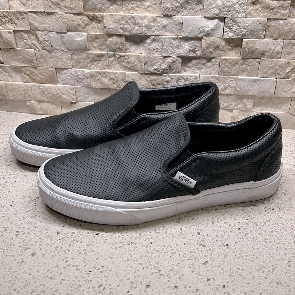 Vans Off the Wall TB4R Unisex Black Leather Classic Slip. Men’s 7 Womens 8.5.